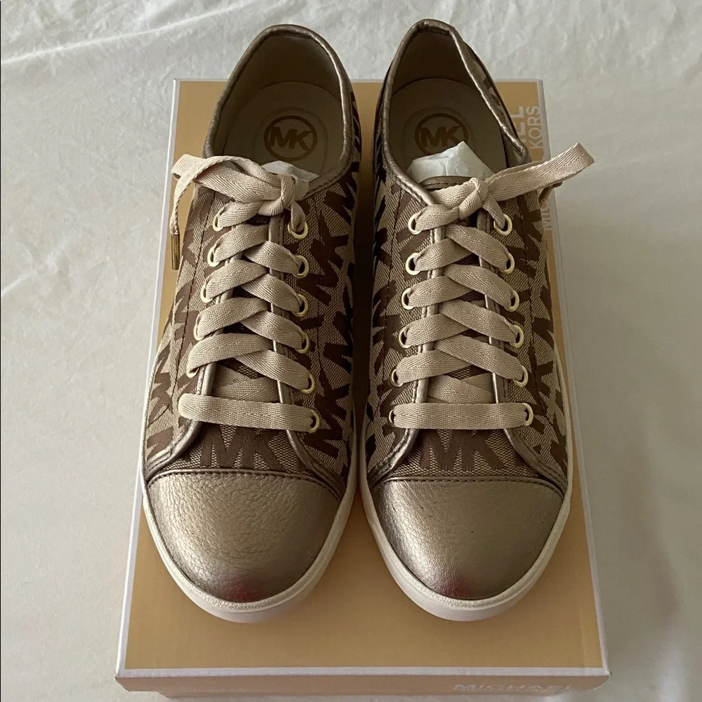 Michael Kors MK City Sneaker Monogram Jacquard Size 8.5 - Picture 2 of 11